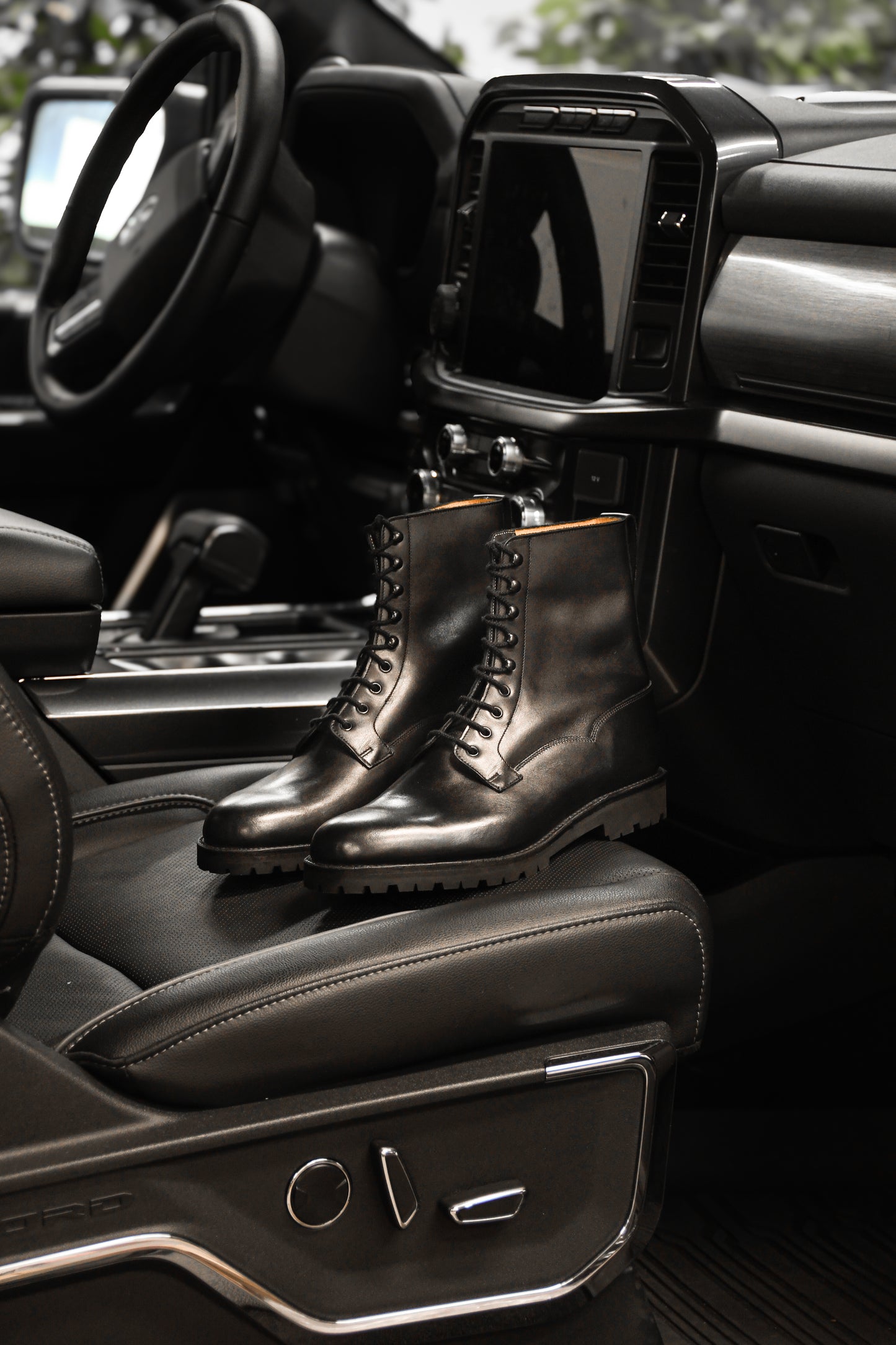 Snowdon Black Waterproof Side 'Vibram' Crockett & Jones