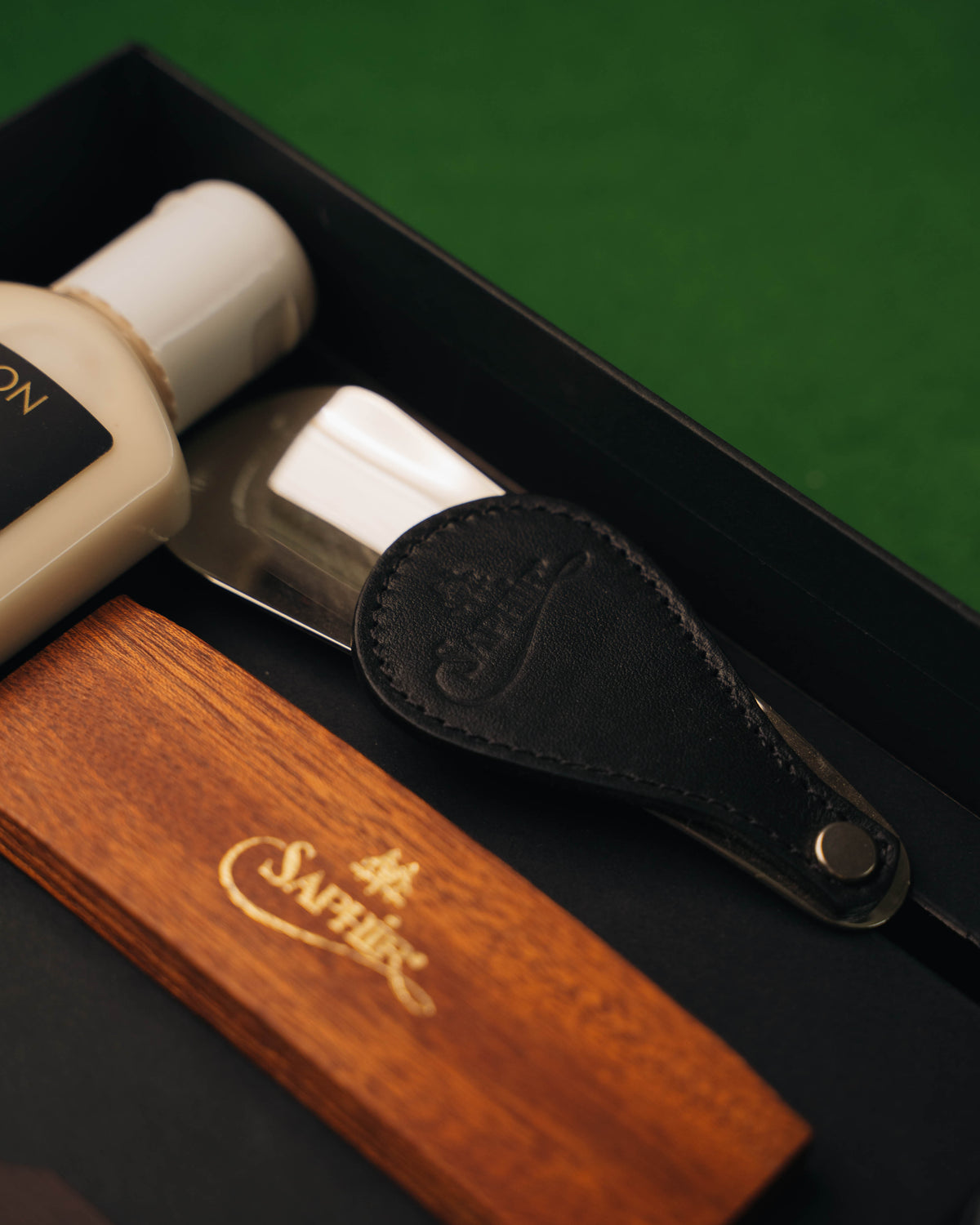 Shoe care kit, Saphir Médaille d'Or