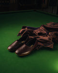 Vinröda Grecian slippers i läder med mjuk mockasula från Bowhill & Elliott
