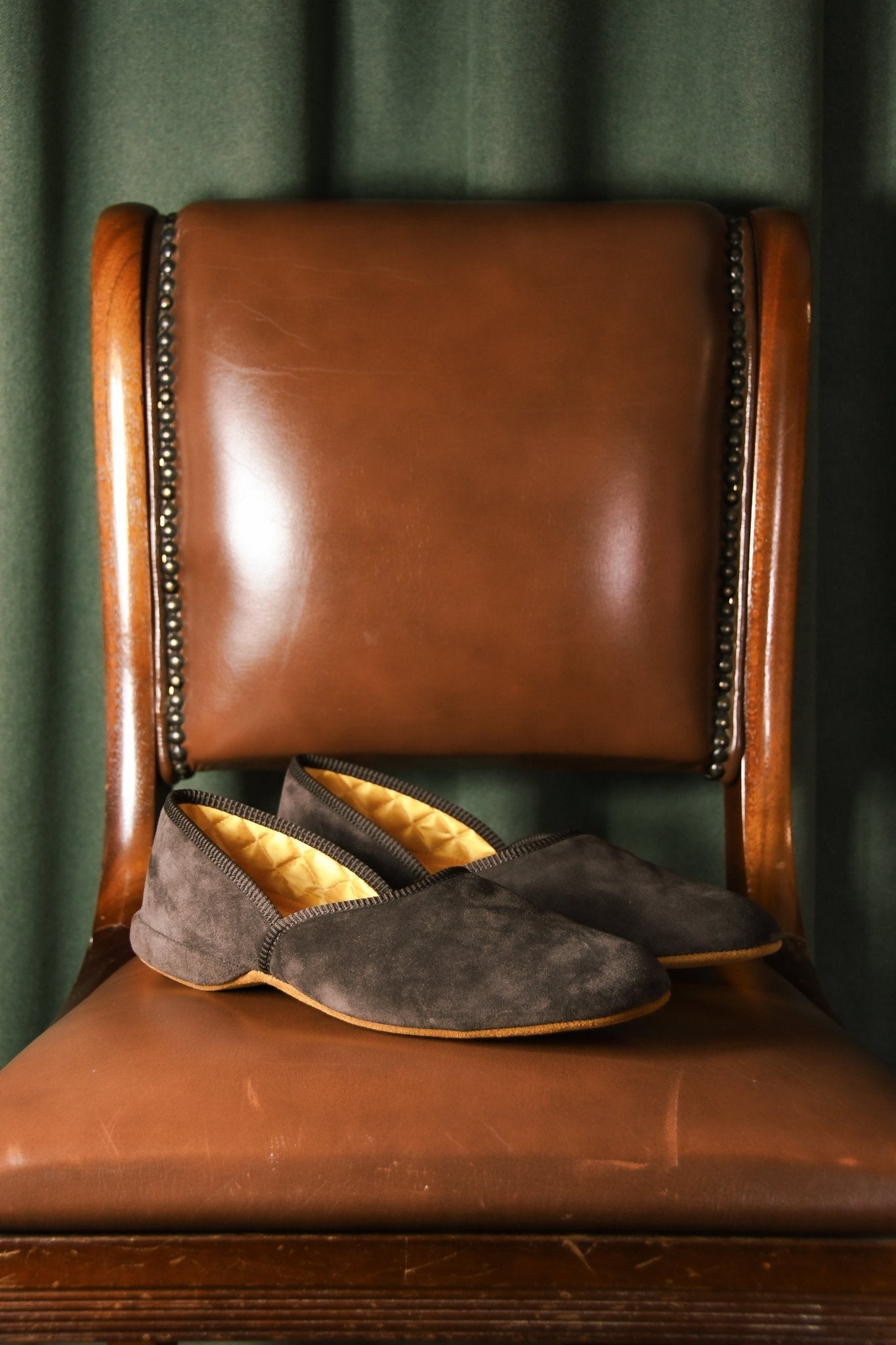 Grecian Slipper, Chocolate Suede, Bowhill & Eliott - Hammargruppen