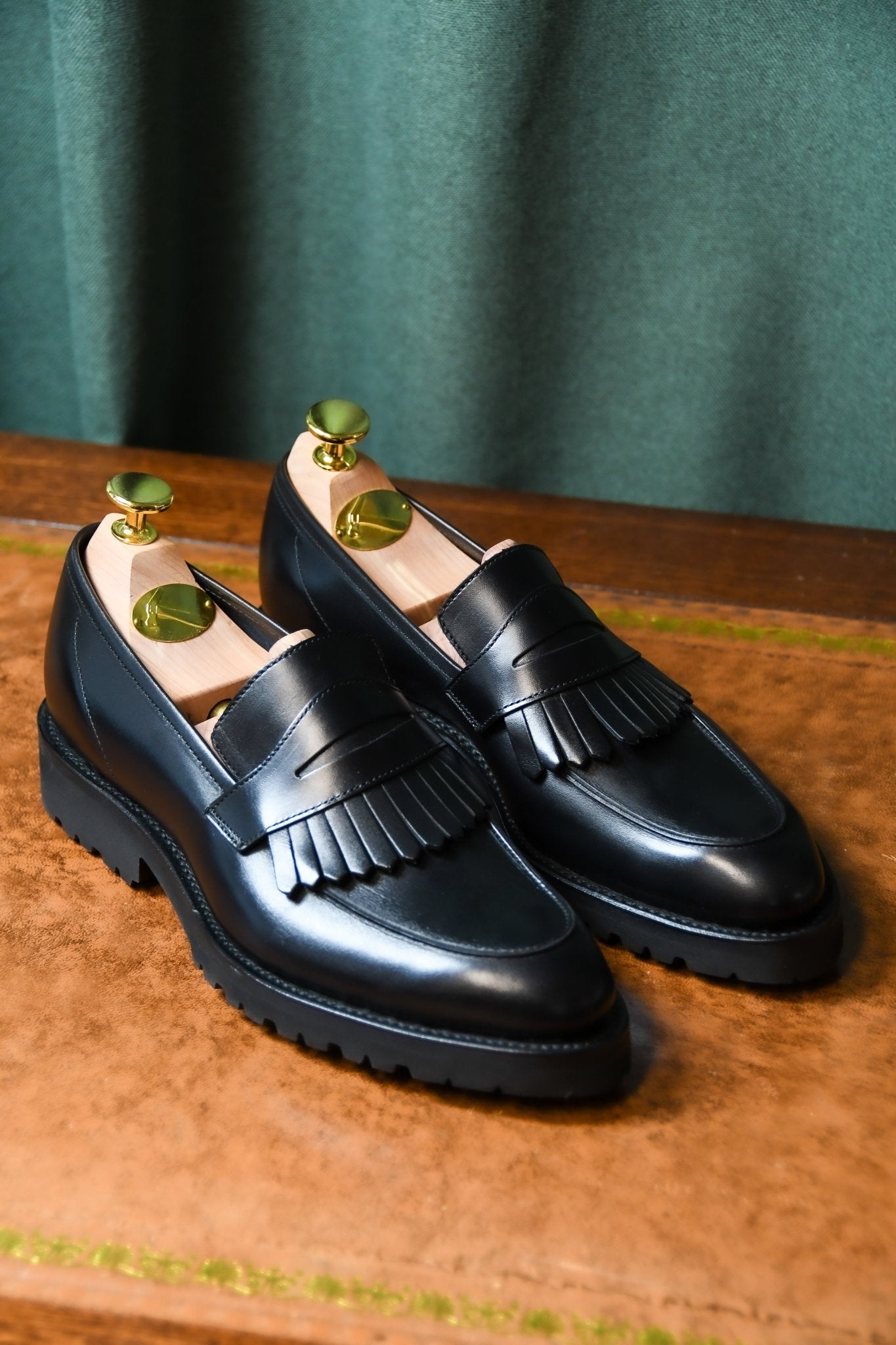 Julia Penny Loafer, Black Calf 'Vibram' Crockett & Jones - Hammargruppen