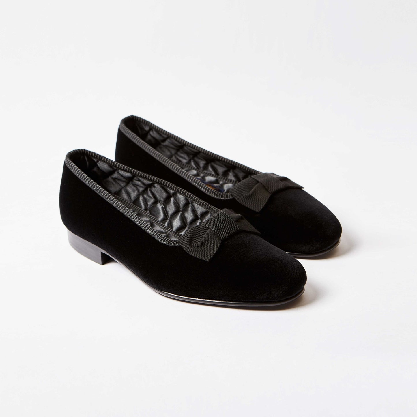 Opera Pump Black Velvet, Bowhill & Elliott - Hammargruppen