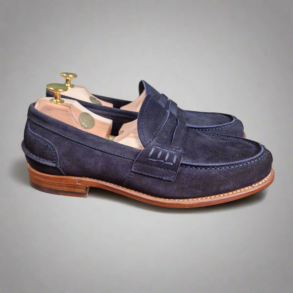 Seaton Navy Suede (7,5E) John Brommel's - Hammargruppen