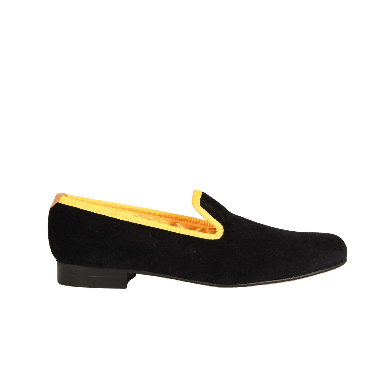 Tofflor i svart sammet med gul kant från Bowhill & Eliott med lädersula
